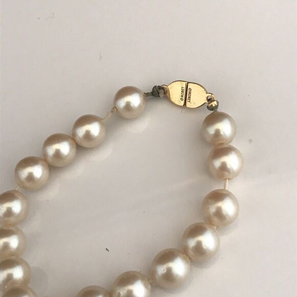 Vintage Monet Necklace Simulated Pearl Gold Tone Classic Chic 6I - Picture 5 of 5